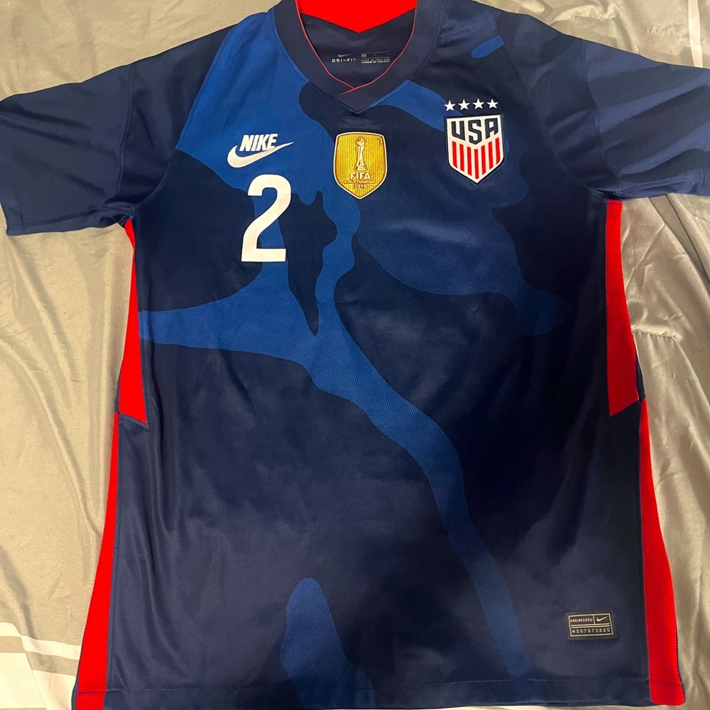 Sergino Dest USA soccer jersey